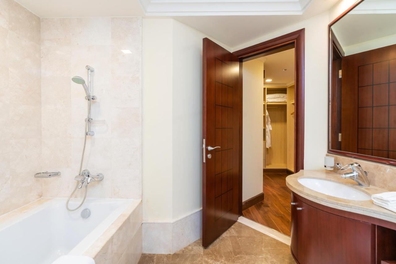 Royal Club By Rvhr, Grandeur Residence Crescent Palm Jumeirah ドバイ エクステリア 写真